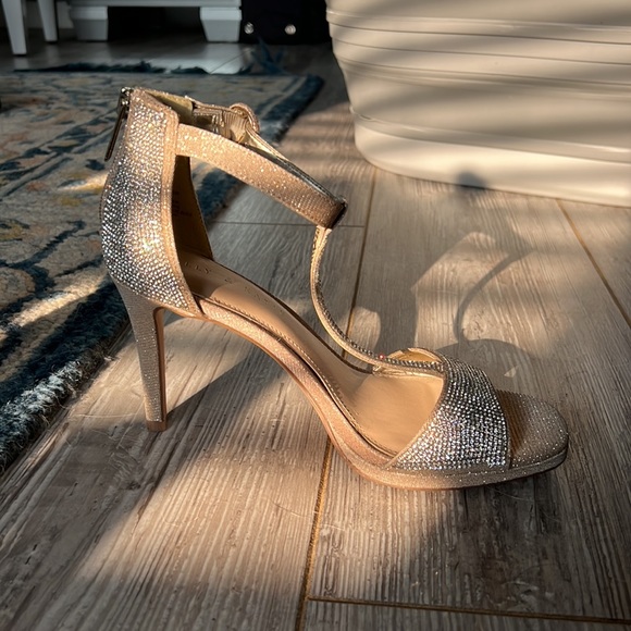 Kelly & Katie Conradd Platform Sandal - Picture 8 of 9